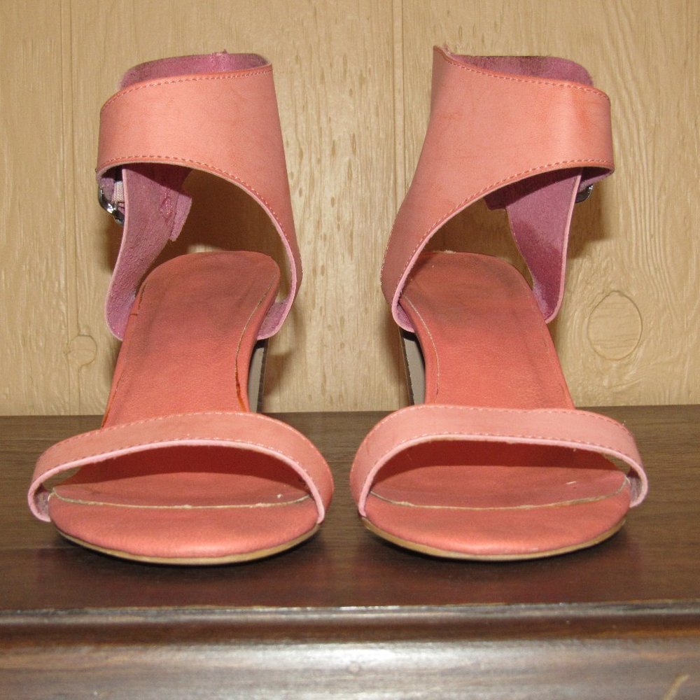 Bucco Gosala High Heel Sandal
